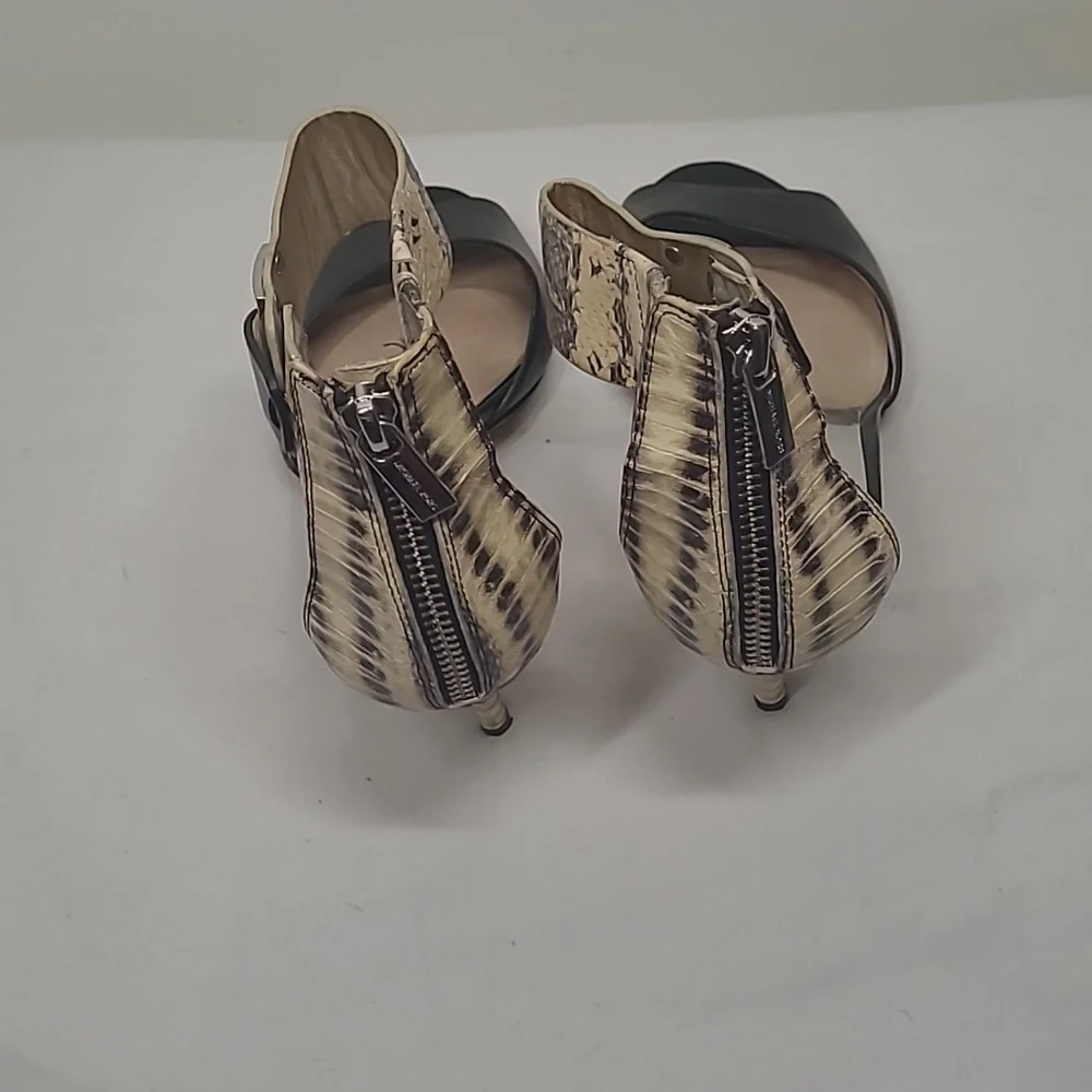 Michael Kors Women's Sandal - Picture 4 of 10